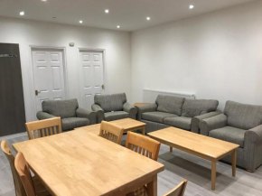 Spacious Entire Two Double Bedrooms Flat, N 3